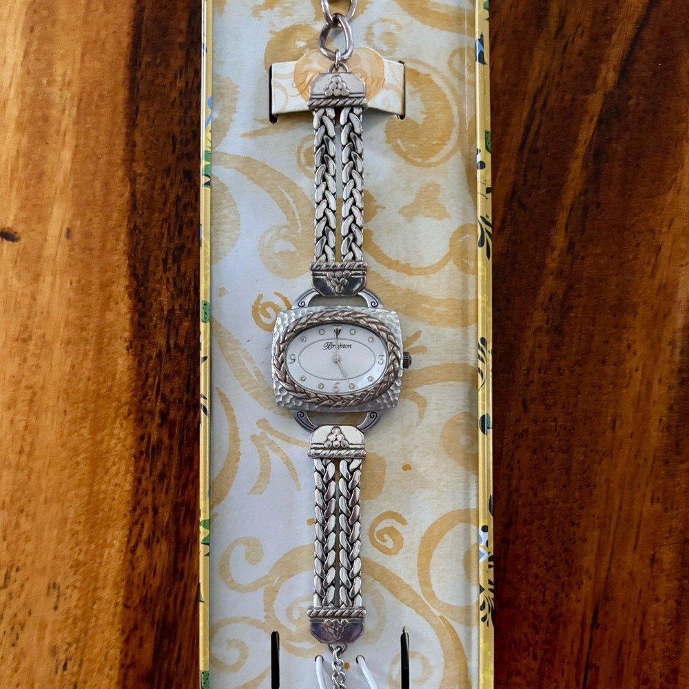 Brighton braclet toggle watch with tin